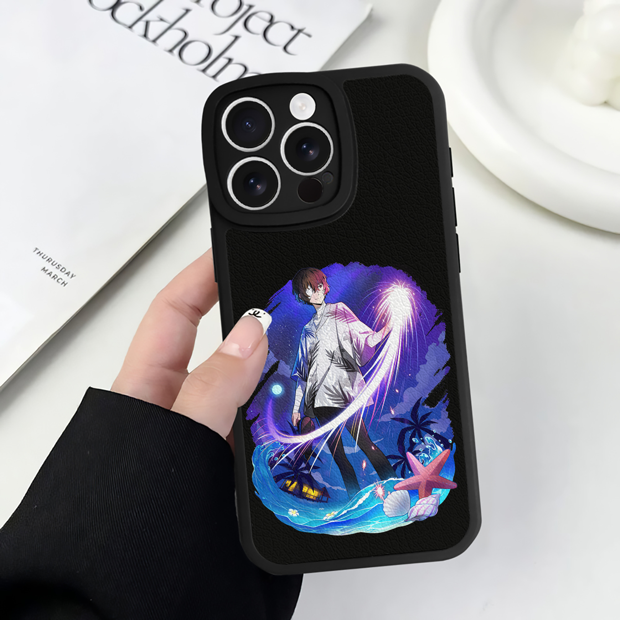 （画像用） 文豪ストレイドッグス Bungo Stray Dogs 【iPhone 16シリーズ対応】シリコンスマホケース（レザー調） 材質：シリコン